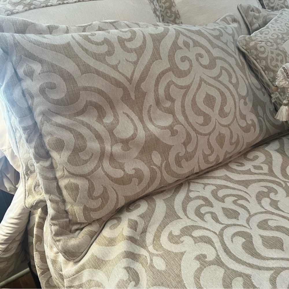 COPY  king J.Queen New York comforter, two shams only.